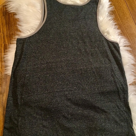 ON THE BYAS tank / medium /Like new - Picture 5 of 5